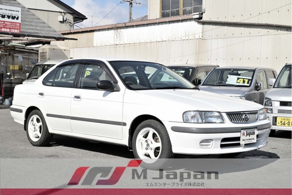 サニー 1500EXサルーン　５速ミッション車　新品ナビ＆CD 